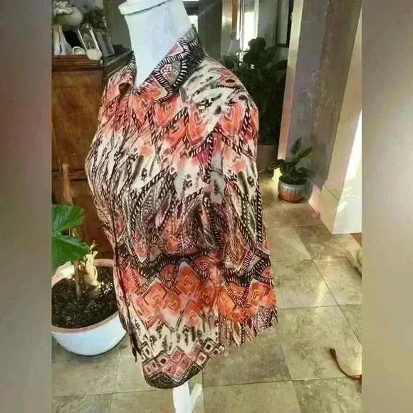 Chicos ladies size 1 blouse. Short sleeve button down excellent condition. - Picture 9 of 10